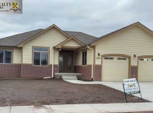 2202 Willow Creek Lane, Wamego, KS 66547