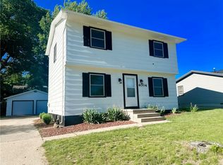 4004 Maple St, Des Moines, IA 50317