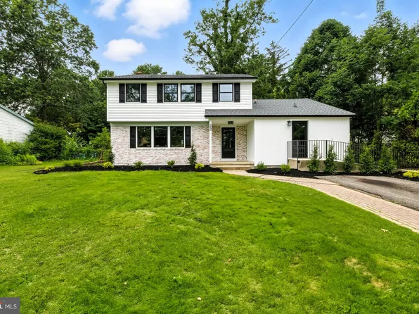 22 E Split Rock Dr, Cherry Hill, NJ 08003