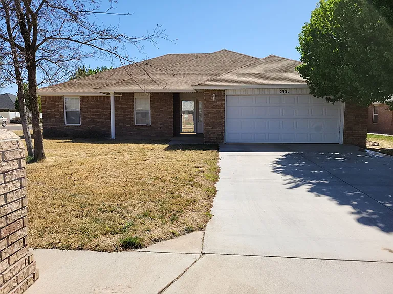 2301 Jadyn Ln — Photo 2