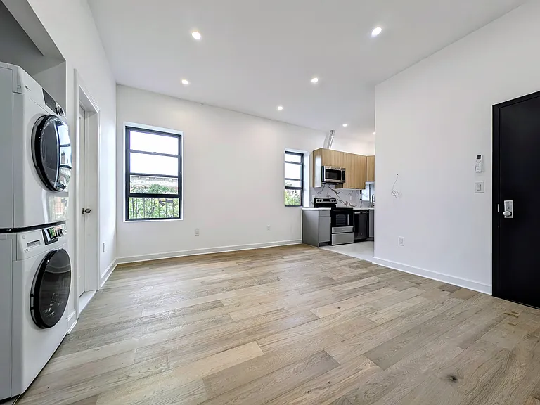 1701 Gates Ave #3R — Photo 5