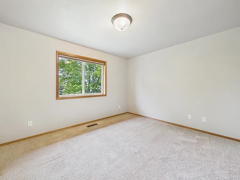 2505 N Vincent Ave — Photo 31