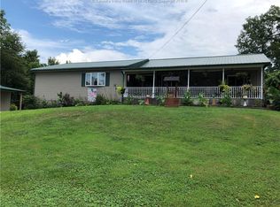6048 Ripley Rd, Point Pleasant, WV 25550