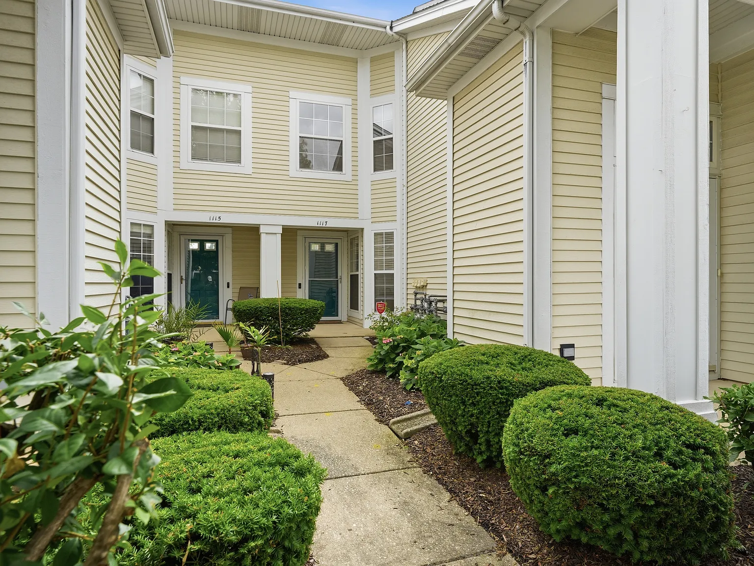 2 bed, 1252 sqft, $2,600 — Photo 2