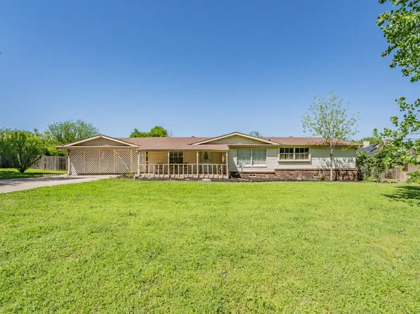352 Penny Ln, Roanoke, TX 76262