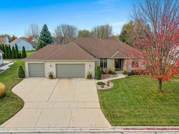 1742 Emerald Dr, Green Bay, WI 54311