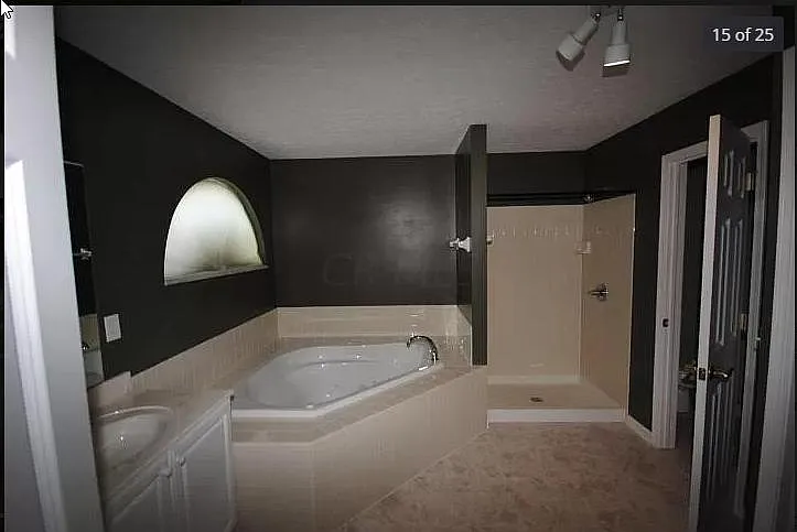 Master Bath pic2