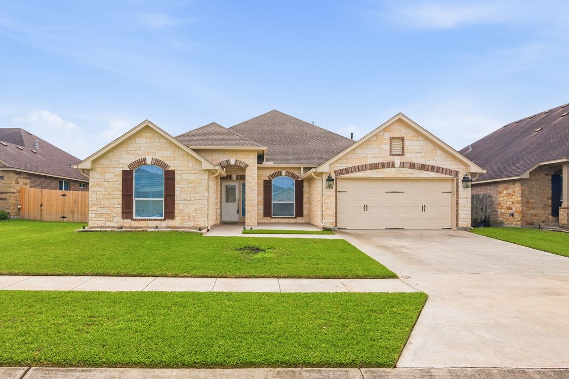 115 Sandstone-front view5