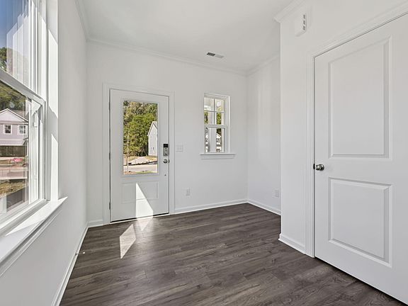 3rd image of 513 Soar Ln