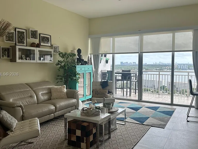 18031 Biscayne Blvd #Penthouse 01 — Photo 4