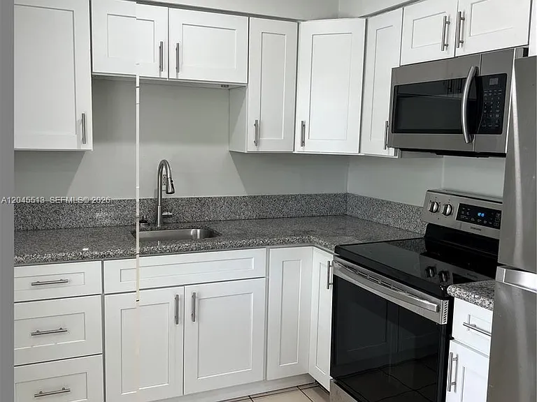 325 SW 14th Ct #C — Photo 3