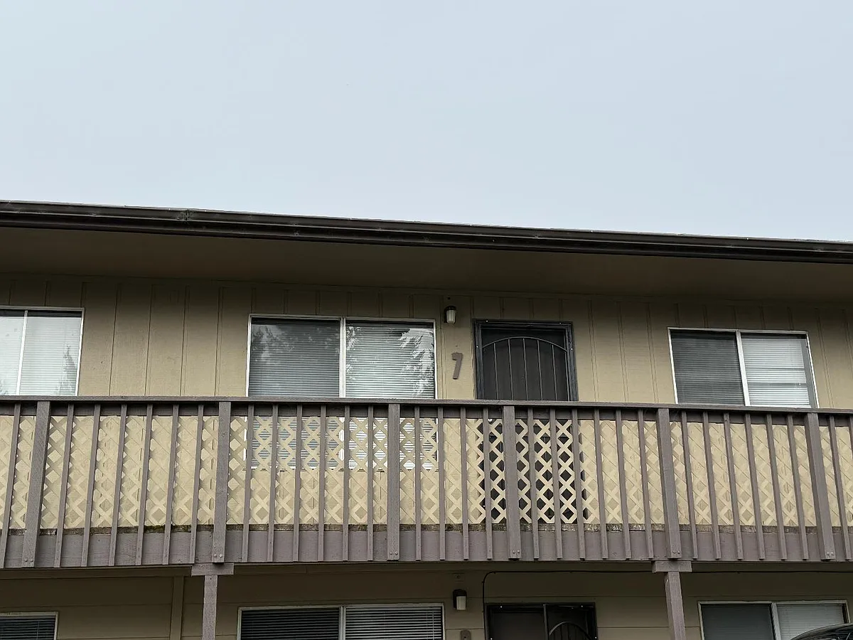 Unit Photo - 1060 W 12th St #7