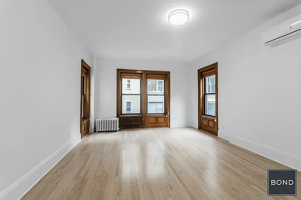 Rented by Bond New York | media 5