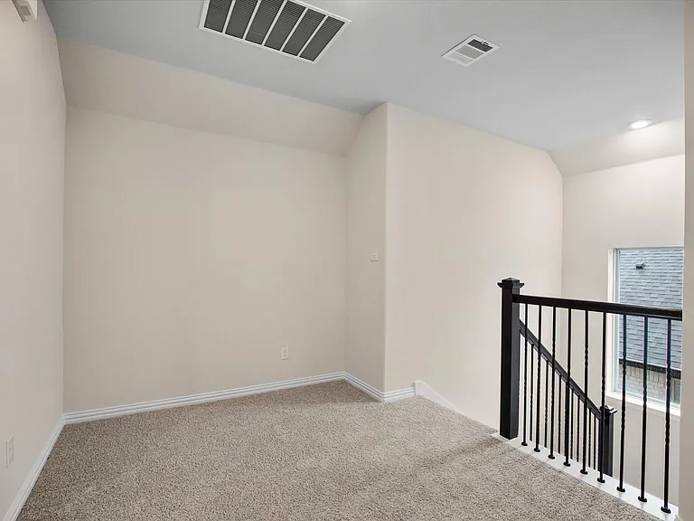 2036 Almassera Dr — Photo 11