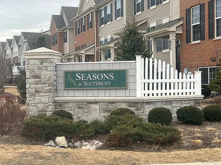 285 Lakeshore Dr — Photo 4