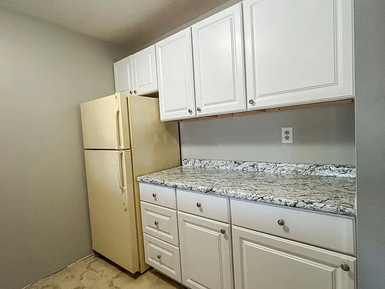 5910 Belmont Ave #3 — Photo 8