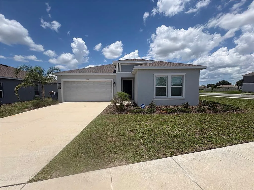 4 bed, 2.0 bath, 1935 sqft, $2,200 — Photo 1