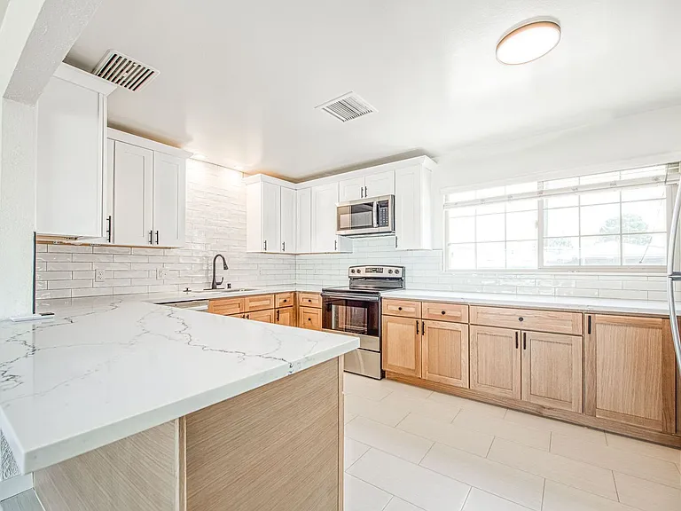 245 Minnewawa Ave #A — Photo 12