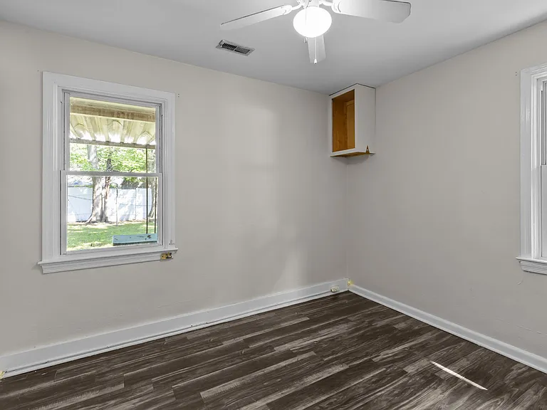 1720 W 48th St — Photo 33