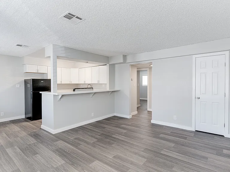 Red Rock Cove Apartments — Photo 28