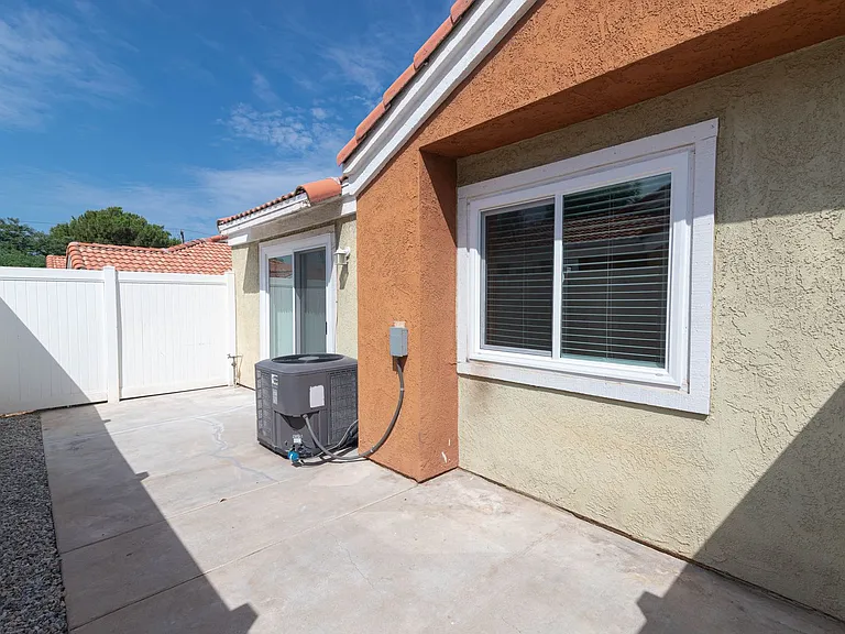Concord Villas Patio Homes - Riverside, CA — Photo 49