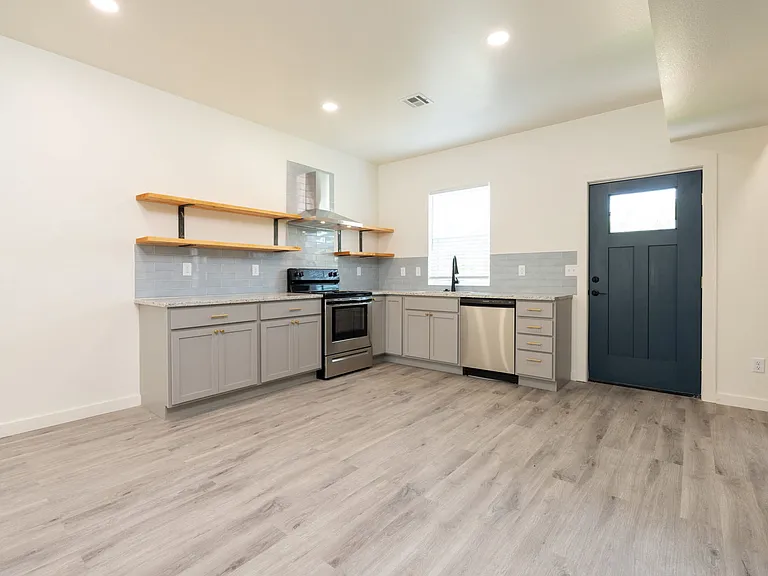 2885 N Oliver St — Photo 27