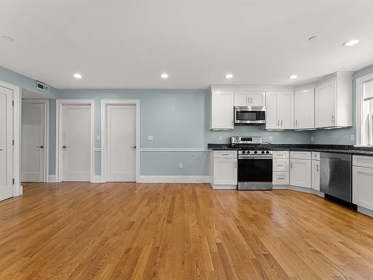 152-154 Savin Hill Ave #2 — Photo 4