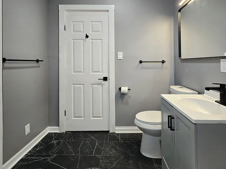 2056 N Keystone Ave #2 — Photo 5