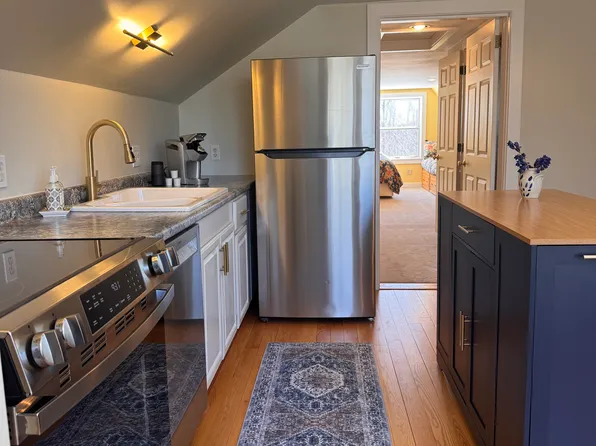 718 Lockehaven Rd #B, Enfield, NH 03748