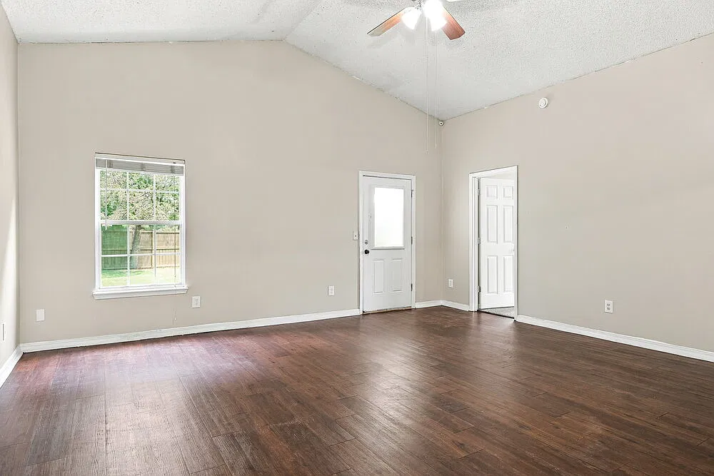 3 bed, 2.0 bath, 1627 sqft, $2,115 — Photo 4