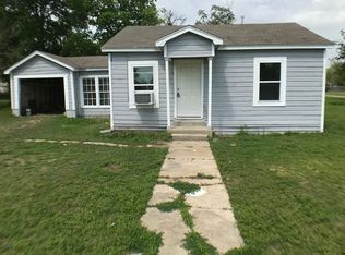 1006 E 6th St, Cameron, TX 76520