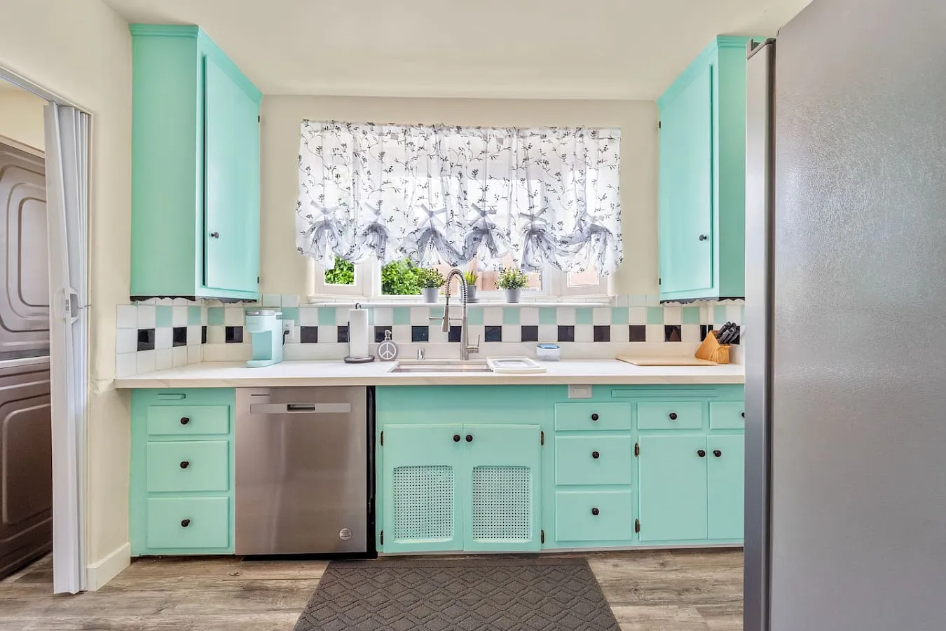 2 bed, 1.5 bath, 1311 sqft, $3,995 — Photo 3