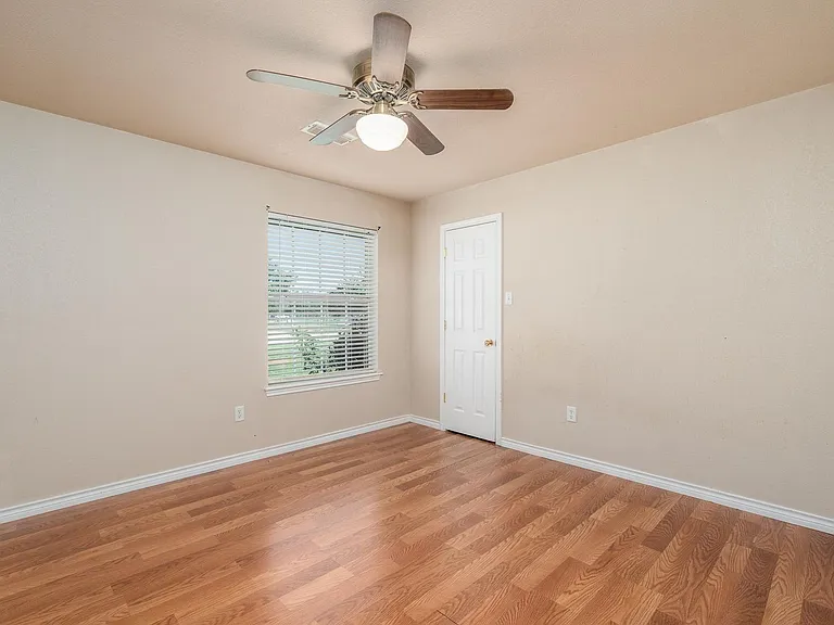 207 Locust St — Photo 29