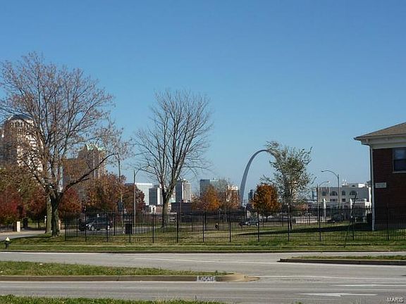 4th image of 1720 Chouteau 404