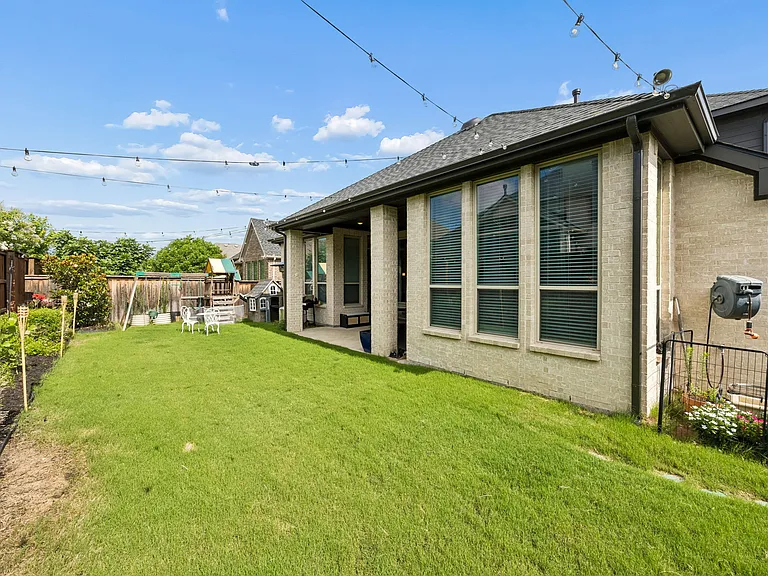 4131 Dewberry Ln — Photo 37