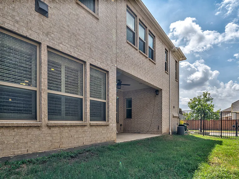 534 Evergreen Dr — Photo 3