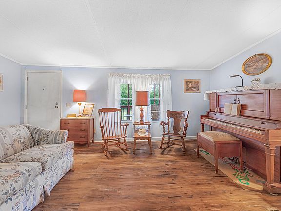 4th image of 177 Farmers Hill Rd