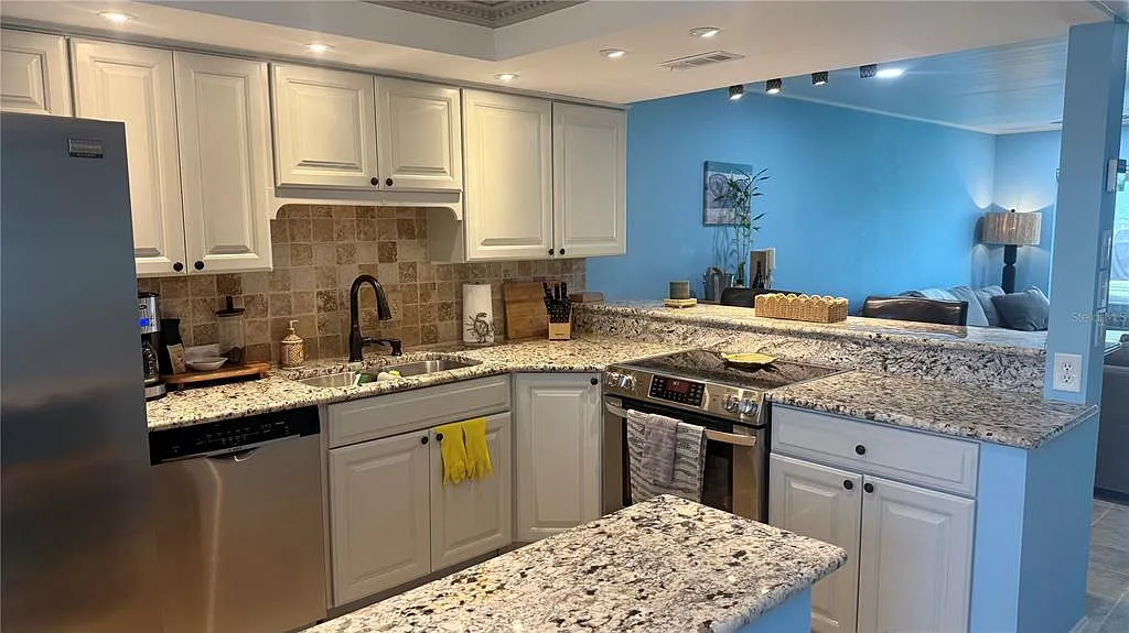 2 bed, 2.0 bath, 958 sqft, $3,000 — Photo 3