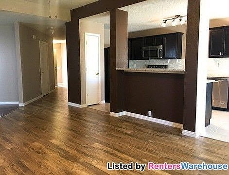 3rd image of 302 Charleston Dr