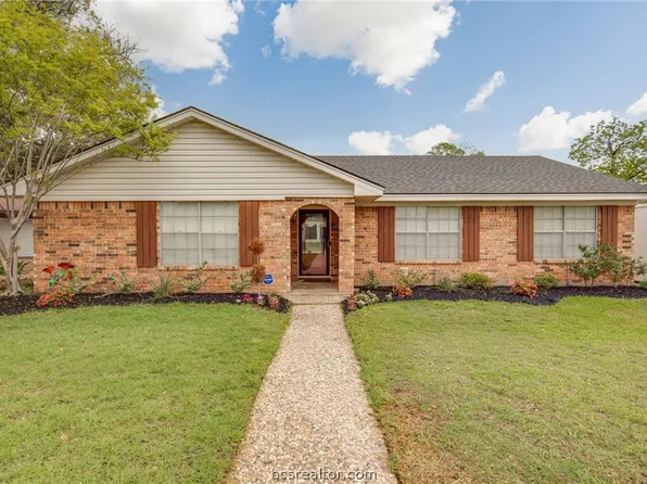 3821 Holly Dr, Bryan, TX 77802