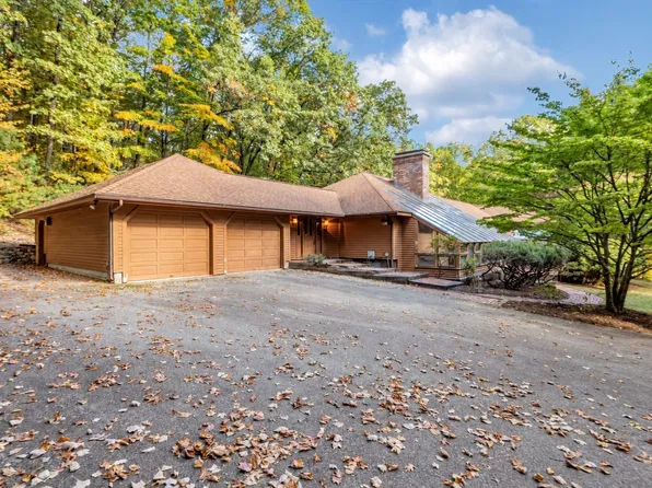 77 Woodward Ln, Boxboro, MA 01719
