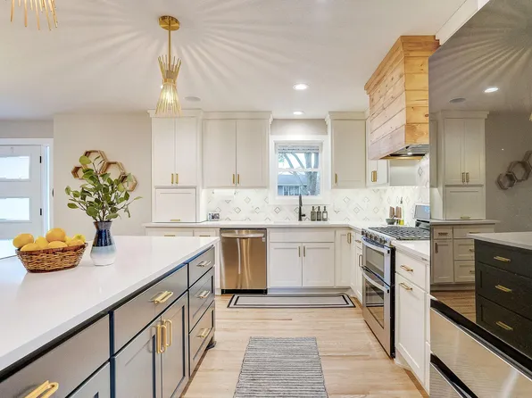 11105 Oak Knoll Ter S, Minnetonka, MN 55305