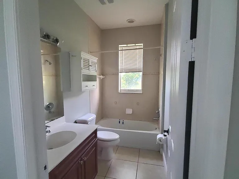 115 Akron St — Photo 9