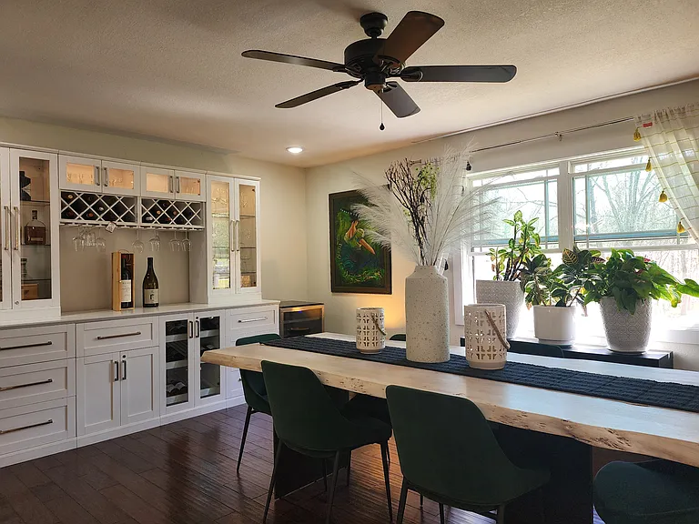 2302 Sherwood Dr — Photo 3