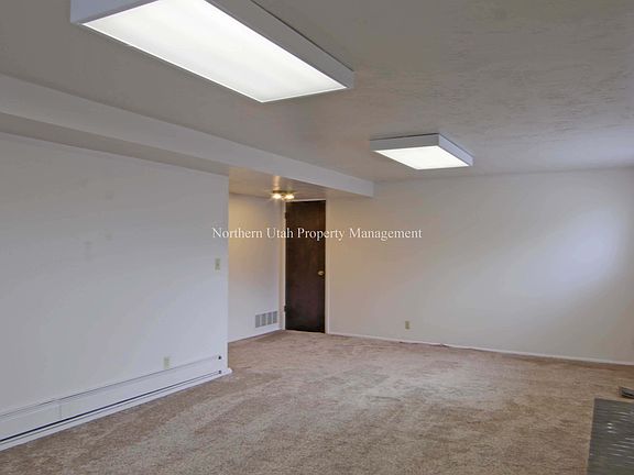 2 Front Room_04262017