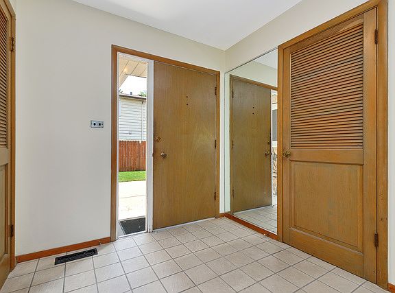 3rd image of 1904 E Kiowa Ln