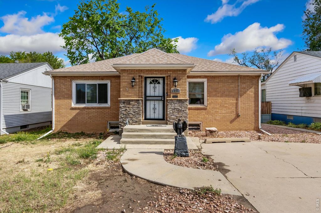 327 W Eisenhower Blvd