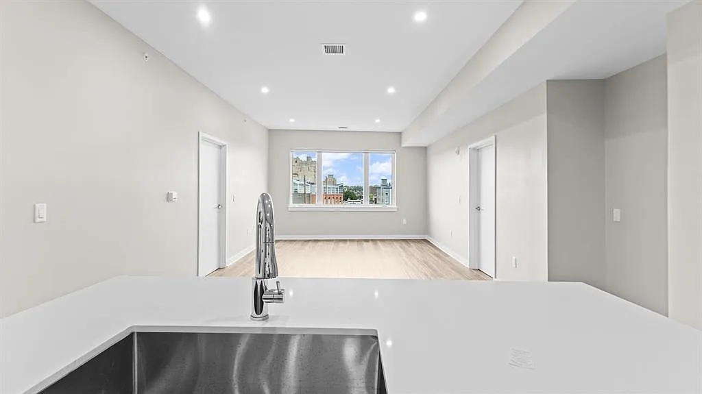 2 bed, 2.0 bath, $3,230 — Photo 3