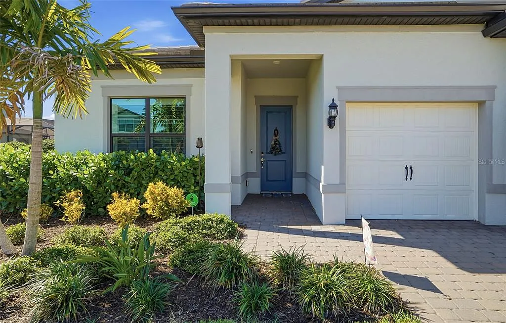 3 bed, 2.5 bath, 2293 sqft, $10,500 — Photo 2