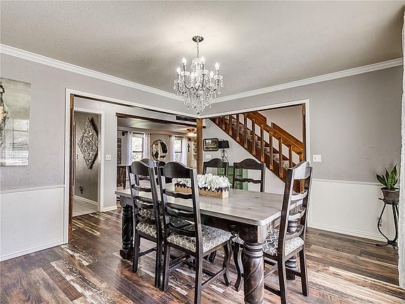 3rd image of 3817 Coachlight Dr